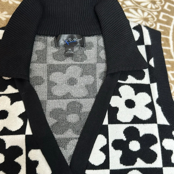 Say What Floral Cropped Sleeveless Cardigan - Picture 8 of 8